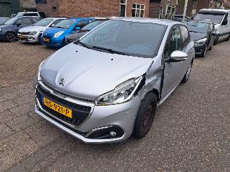 Peugeot 208 1.2 pure tech urban 40097km nap picture 2