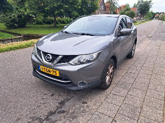 uszkodzony samochody osobowe Nissan Qashqai 1.2i motor niet goed 2014/1