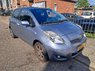 uszkodzony samochody osobowe Toyota Yaris 1.3vvti aspiration 2011/10