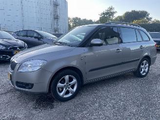 Skoda Fabia Combi 1.6-16V Ambiente Business AUTOMAAT PDC picture 2