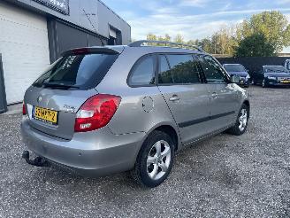 Skoda Fabia Combi 1.6-16V Ambiente Business AUTOMAAT PDC picture 3