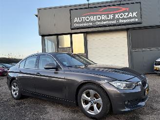 Vaurioauto  passenger cars BMW 3-serie 320i EfficientDynamics Edition Executive 170pk 2013/3