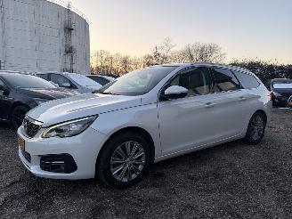 Peugeot 308 SW 1.2 PureTech Blue Lease Premium LEDER picture 2