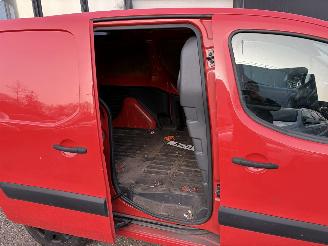 Peugeot Partner 1.6 e-HDI XR Profit Trekhaak NIEUWE APK picture 9