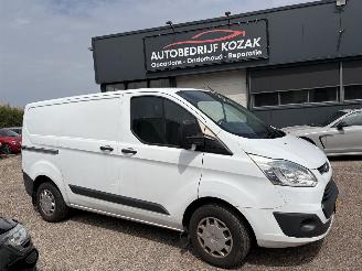 skadebil auto Ford Transit Custom 2.2 TDCI L1H1 Trend AIRCO 2016/3