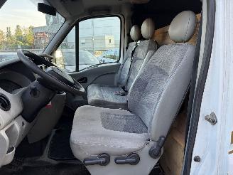 Renault Master T35 2.5 DCI L2H2 AIRCO picture 8