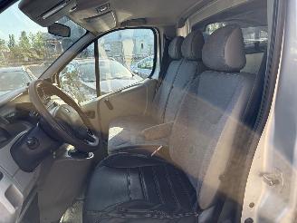 Renault Trafic 2.5 dCi L1H1 AIRCO 3-pers. NIEUWE APK picture 13