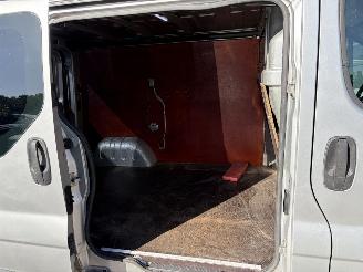 Renault Trafic 2.5 dCi L1H1 AIRCO 3-pers. NIEUWE APK picture 7