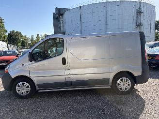 Renault Trafic 2.5 dCi L1H1 AIRCO 3-pers. NIEUWE APK picture 11