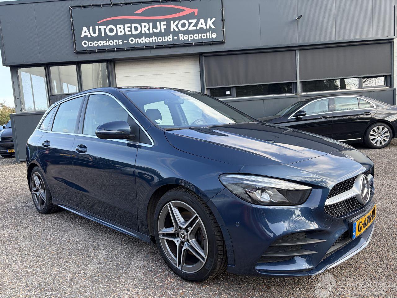 Mercedes B-klasse 180d Business Solution AMG Panoramadak automaat
