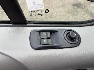 Renault Trafic 2.5 dCi L2H1 5-pers. AIRCO PDC TREKHAAK picture 17