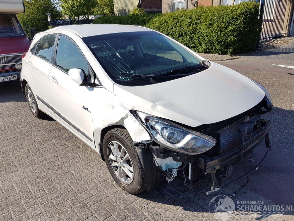 Hyundai I-30 1.6 CRDi 16_V VGT (GDHB5D3; GDHB5D4)