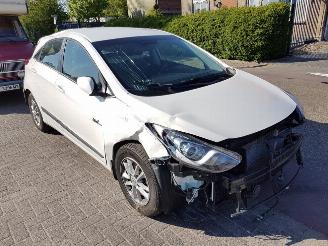 Autoverwertung Hyundai I-30 1.6 CRDi 16_V VGT (GDHB5D3; GDHB5D4) 2013/7