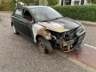 Salvage car Hyundai I-20 1.2i-16V 2016/3