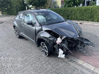 Salvage car Toyota C-HR 1.8-16V Hybrid 2019/7