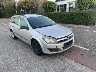 Salvage car Opel Astra 1.3 cdtI 2005/1