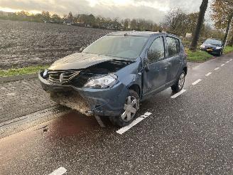 Dacia Sandero 1.2-16V picture 2