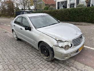 rozbiórka samochody osobowe Mercedes C-klasse 180 c 2004/11