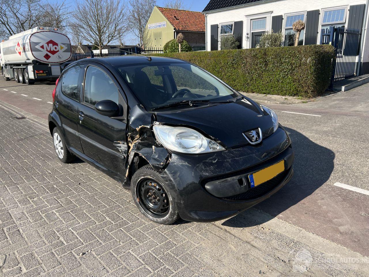 Peugeot 107 1.0-12v