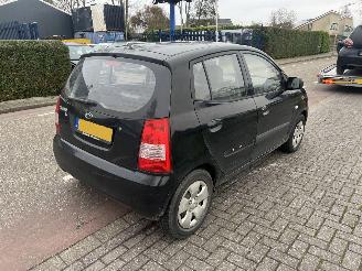 Kia Picanto 1.0-12V picture 3