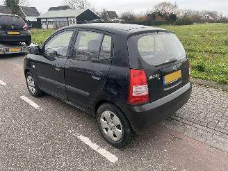 Kia Picanto 1.0-12V picture 4