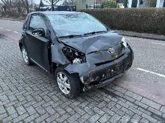 Coche siniestrado Toyota iQ 1.0-12V 2010/5