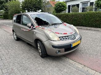 krockskadad bil auto Nissan Evalia 1.6-16V 2006/11