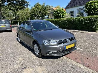 damaged passenger cars Volkswagen Jetta 1.4 TSi Hybrid 2013/10
