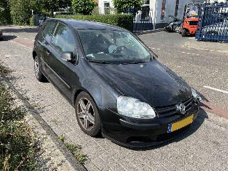 Coche siniestrado Volkswagen Golf 1.6 Trendline 2008/10