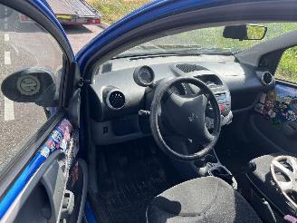 Peugeot 107 1.0-12V picture 5