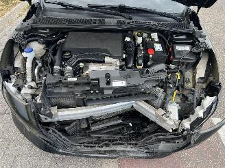 Peugeot 208 1.2- VTi Allure picture 6