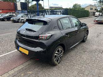 Peugeot 208 1.2- VTi Allure picture 3