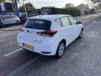 Toyota Auris 1.8-16V Hybrid Lease picture 3