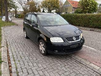 Voiture accidenté Volkswagen Touran 2.0 FSi 2004/6