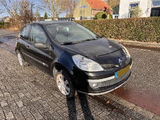 Coche accidentado Renault Clio 1.4-16V 2006/11