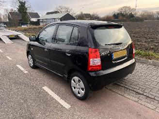 Kia Picanto 1.0-12V picture 4