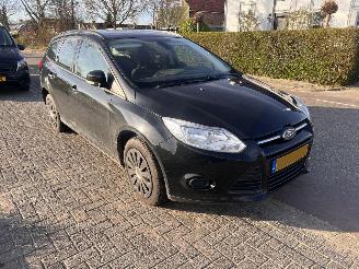 Voiture accidenté Ford Focus 1.0 ecoboost Trend. 2013/5
