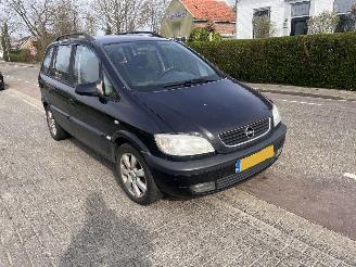 Schadeauto Opel Zafira -A 2.2 DTi 2005/4