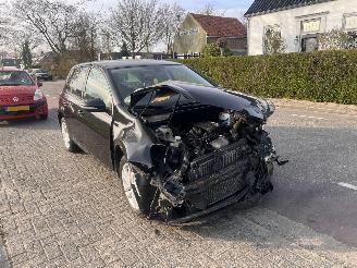 damaged passenger cars Volkswagen Golf 1.2 TSi Highline 2011/2