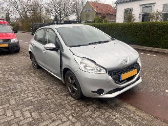 Purkuautot passenger cars Peugeot 208 1.2 VTi 2013/11