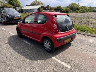 Peugeot 107 1.0-12V picture 4