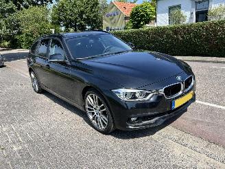 damaged passenger cars BMW 3-serie Touring 318d High Executive 2018/5