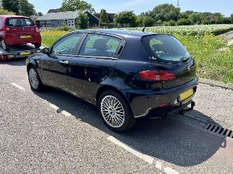 Alfa Romeo 147 1.6+16V Twinspark picture 4