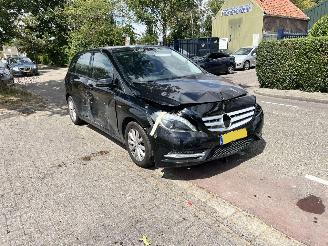 uszkodzony samochody osobowe Mercedes B-klasse 180 Ambition 2012/2