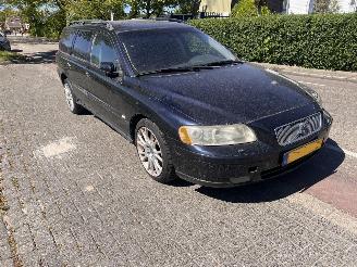 Vaurioauto  passenger cars Volvo V-70 2.4-20V 2005/12