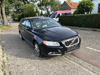 Coche siniestrado Volvo V-70 2.0 D 16V 2009/5