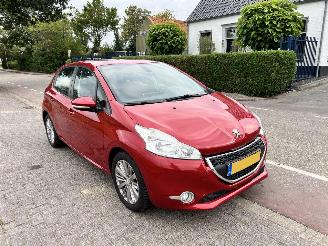 Unfallwagen Peugeot 208 1.2 VTi Envy 2014/1