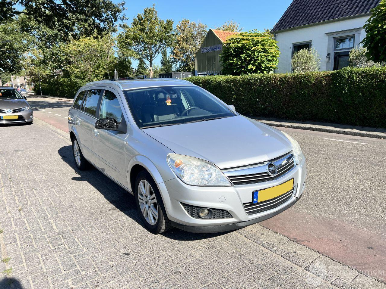 Opel Astra 1.6-16V Cosmo
