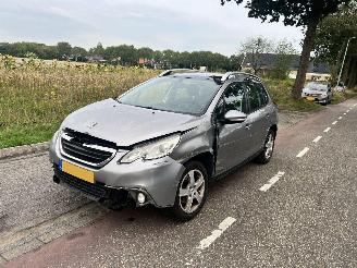Peugeot 2008 1.2-12V picture 2