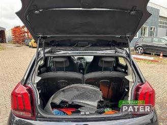 Peugeot 108 108, Hatchback, 2014 1.0 12V VVT-i picture 16